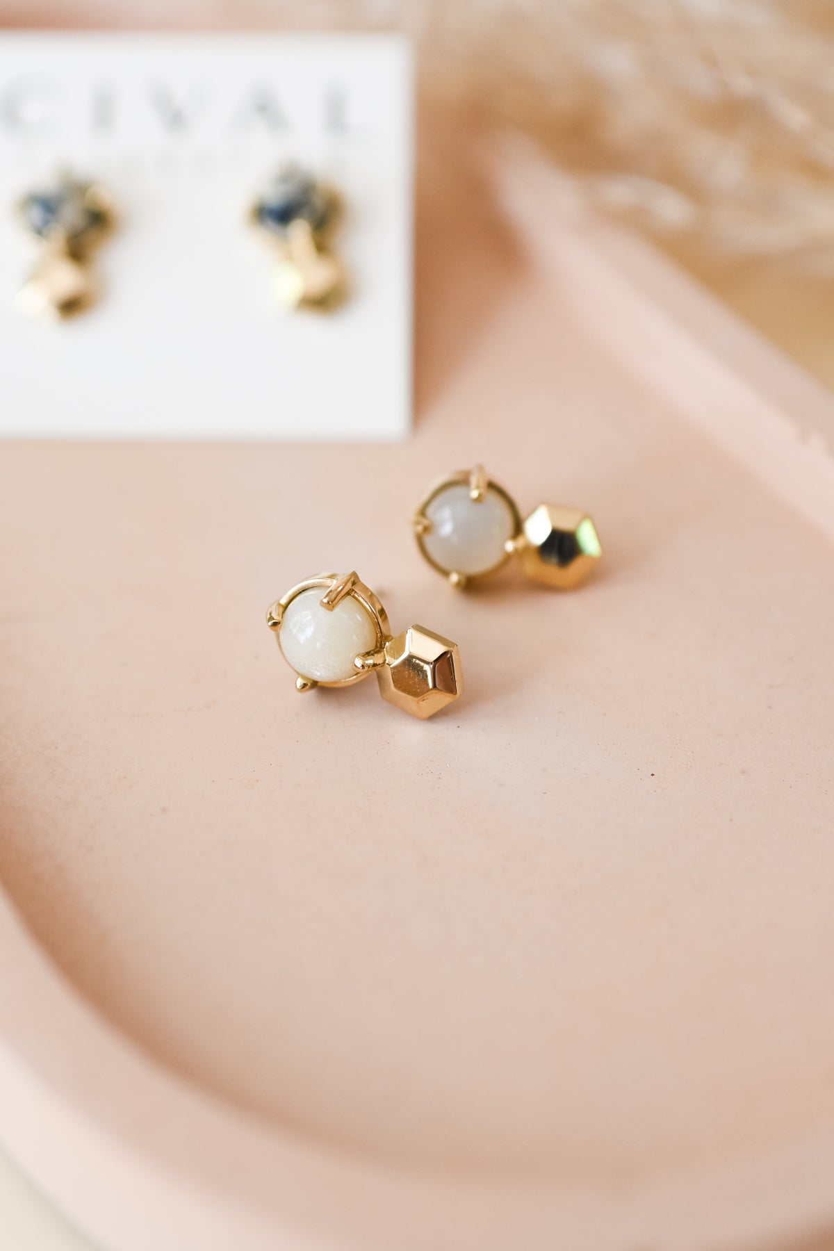 Claudette Studs